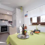 Dom wakacyjny 2 Bedroom Pet Friendly In *
