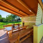2 Bedroom Pet Friendly In Dom wakacyjny Pula