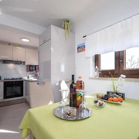 Vakantiehuis 2 Bedroom Cozy In *