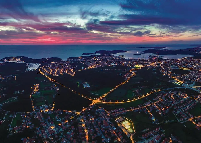 Будинок відпочинку 2 Bedroom Cozy In