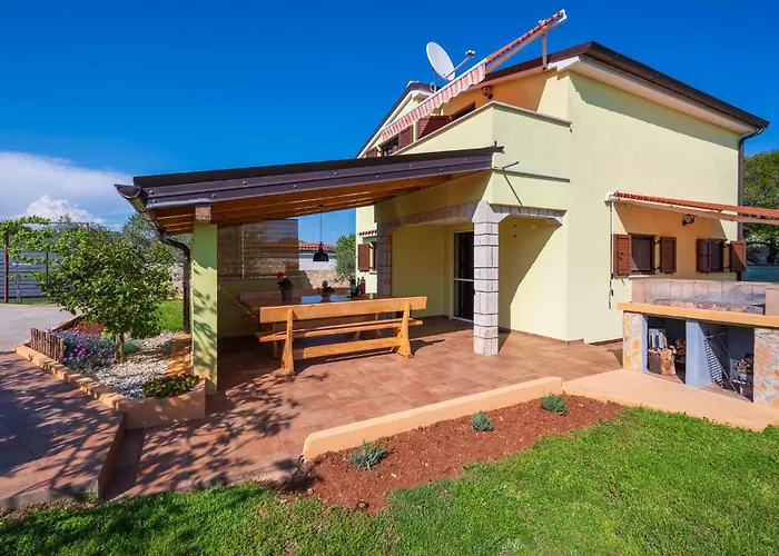 2 Bedroom Cozy In Будинок відпочинку