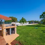 2 Bedroom Pet Friendly In Prázdninový dům Pula