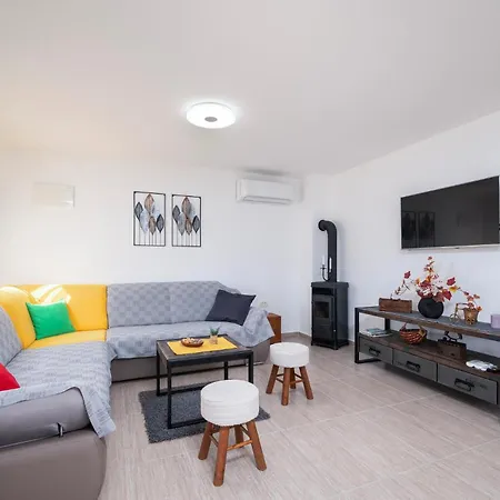 2 Bedroom Cozy In Hébergement de vacances *
