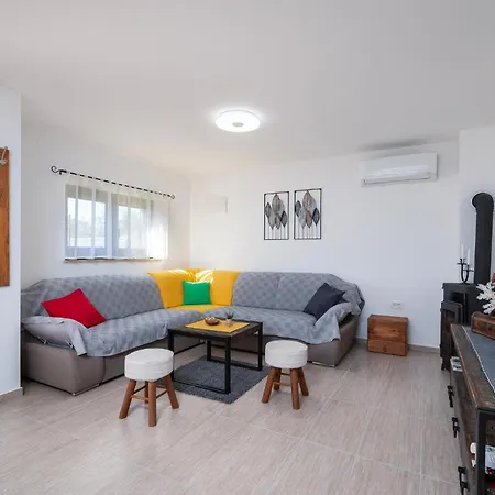 2 Bedroom Pet Friendly In *