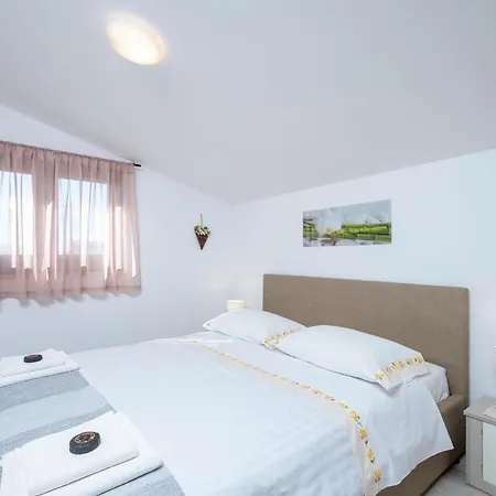 Hébergement de vacances 2 Bedroom Cozy In