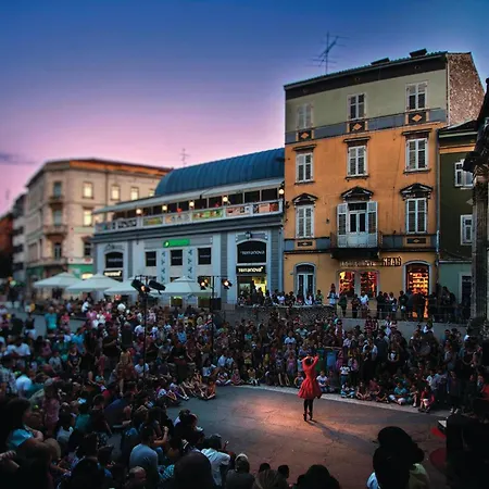 Сasa de vacaciones 2 Bedroom Cozy In