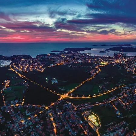 Dom wakacyjny 2 Bedroom Cozy In