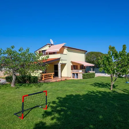 Prázdninový dům 2 Bedroom Pet Friendly In Pula