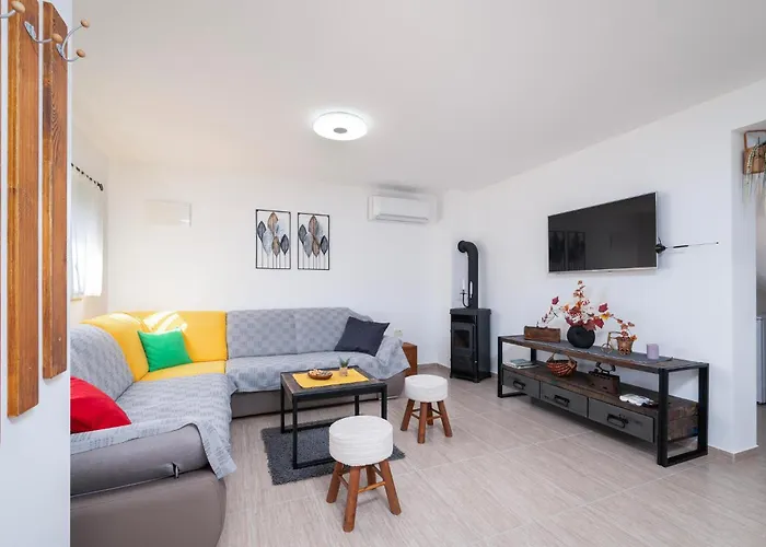2 Bedroom Cozy In Semesterbostad *