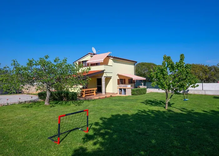 Сasa de vacaciones 2 Bedroom Cozy In Pula