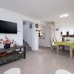 2 Bedroom Pet Friendly In